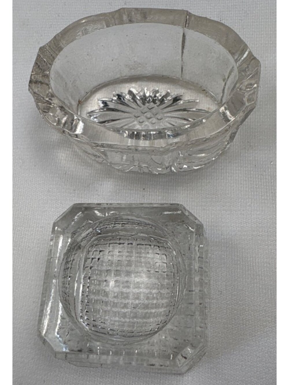 Clear Glass Salt Cellars Set 2 Starburst & Grid Patterns Vintage - Picture 12 of 16